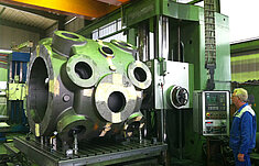 CNC Zerspanung großes Kompressorenbauteil auf CNC Bohrwerk