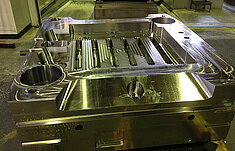 CNC Zerspanung eines Werkzeuges für die Spritzgussindustrie
