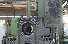CNC Zerspanung große Stahlbaukomponente auf CNC Bohrwerk Ecocut